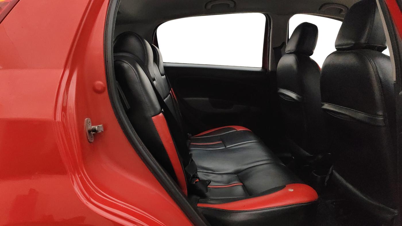 2014 Fiat Punto EVO ACTIVE 1.3 MULTIJET, Diesel, Manual, 1,21,587 km, Right Side Rear Door Cabin