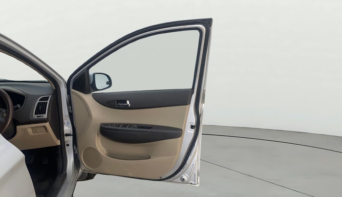 2014 Hyundai i20 ASTA 1.4 CRDI, Diesel, Manual, 1,02,817 km, RHS Front Door