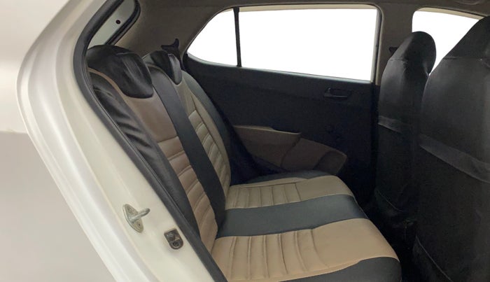 2015 Hyundai Grand i10 ERA 1.2 KAPPA VTVT, Petrol, Manual, 1,09,338 km, Right Side Rear Door Cabin