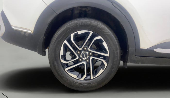 2022 KIA CARENS LUXURY 1.5 DIESEL 7 STR, Diesel, Manual, 22,170 km, Right Rear Wheel