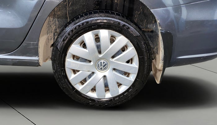 2013 Volkswagen Vento COMFORTLINE 1.6, Petrol, Manual, 83,663 km, Left Rear Wheel