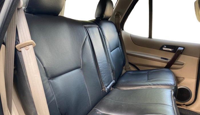 2013 Tata Safari Storme 2.2 VX 4X2, Diesel, Manual, 1,06,044 km, Right Side Rear Door Cabin