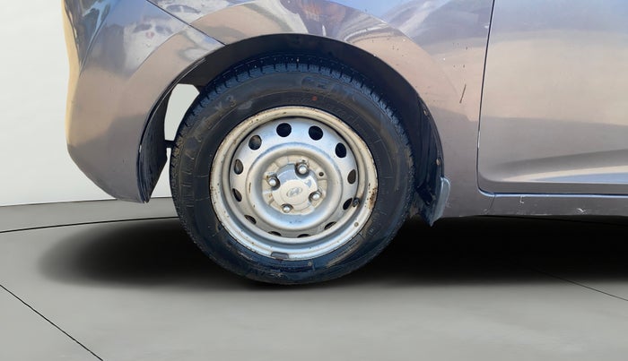 2017 Hyundai Eon ERA +, Petrol, Manual, 56,804 km, Left Front Wheel