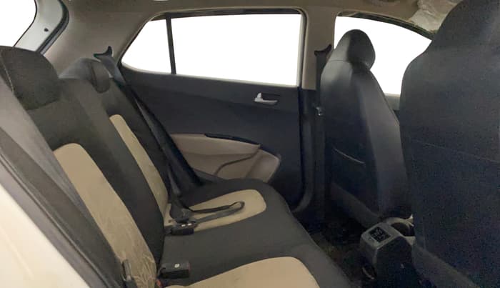 2015 Hyundai Grand i10 SPORTZ 1.2 KAPPA VTVT, Petrol, Manual, 66,342 km, Right Side Rear Door Cabin