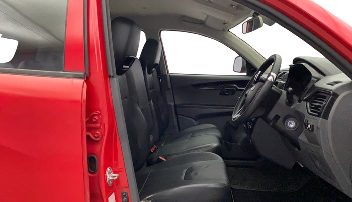 2018 Mahindra KUV 100 NXT K2 P 6 STR, CNG, Manual, 17,112 km, Right Side Front Door Cabin