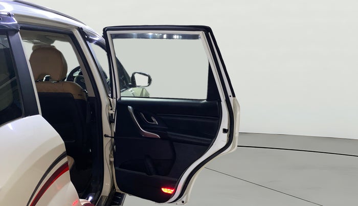 2019 Mahindra XUV500 W11, Diesel, Manual, 35,341 km, RHS Rear Door