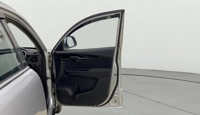 2017 Mahindra KUV 100 NXT K8 P 6 STR, Petrol, Manual, 23,027 km, RHS Front Door