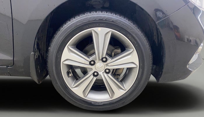 2017 Hyundai Verna 1.6 VTVT SX, Petrol, Manual, 79,333 km, Right Front Wheel