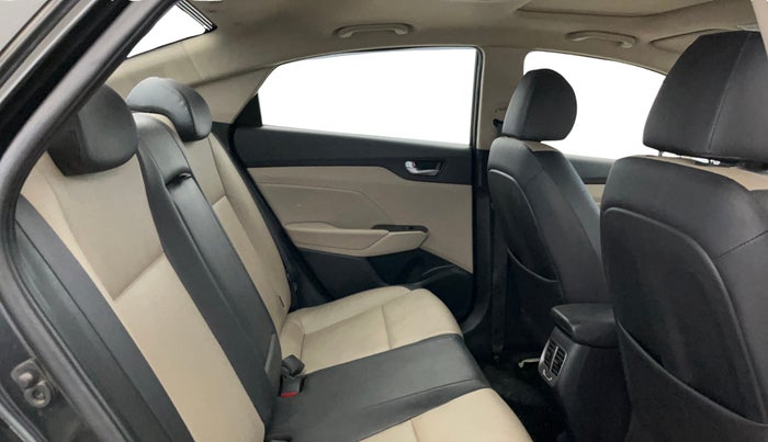 2018 Hyundai Verna 1.6 VTVT SX O, Petrol, Manual, 34,140 km, Right Side Rear Door Cabin