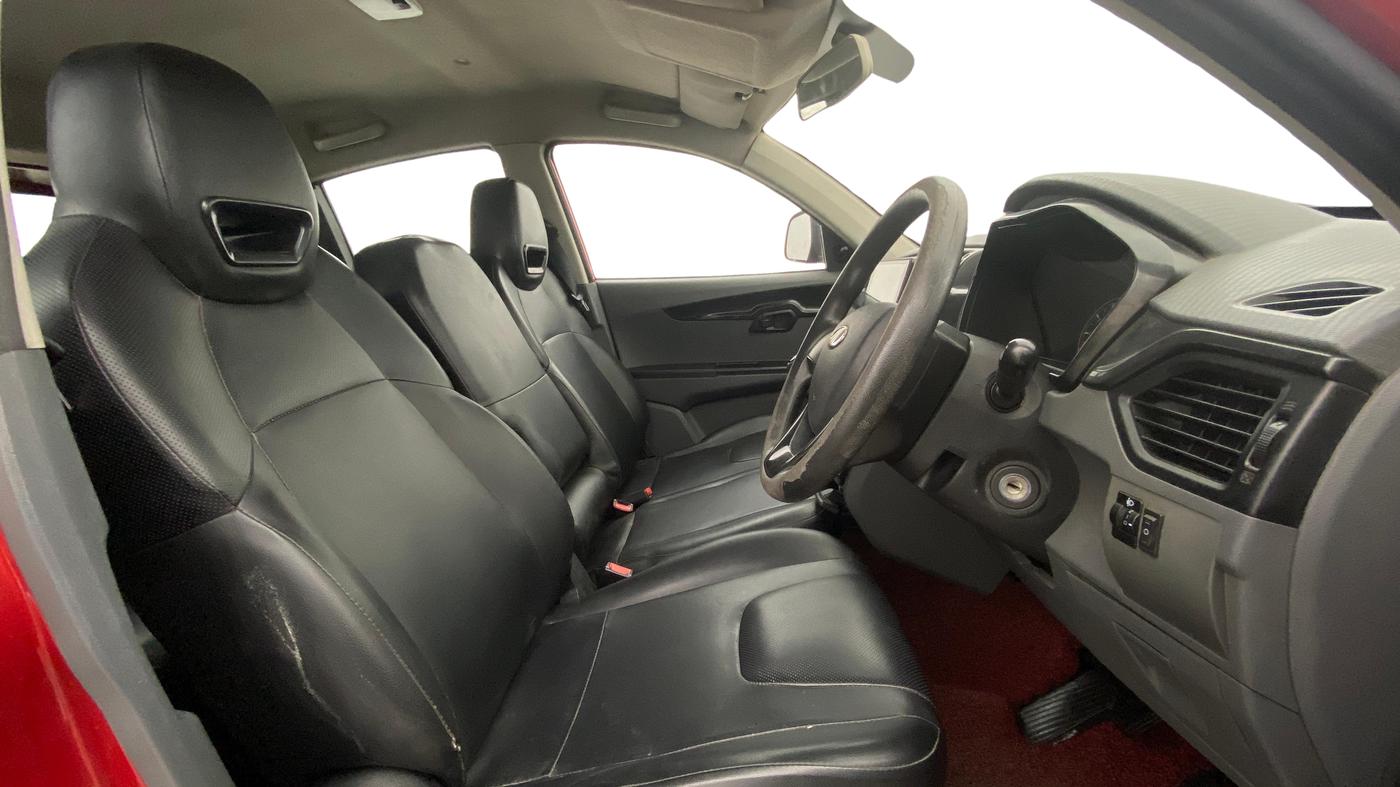 2018 Mahindra KUV 100 NXT K2 P 6 STR, Petrol, Manual, 55,096 km, Right Side Front Door Cabin