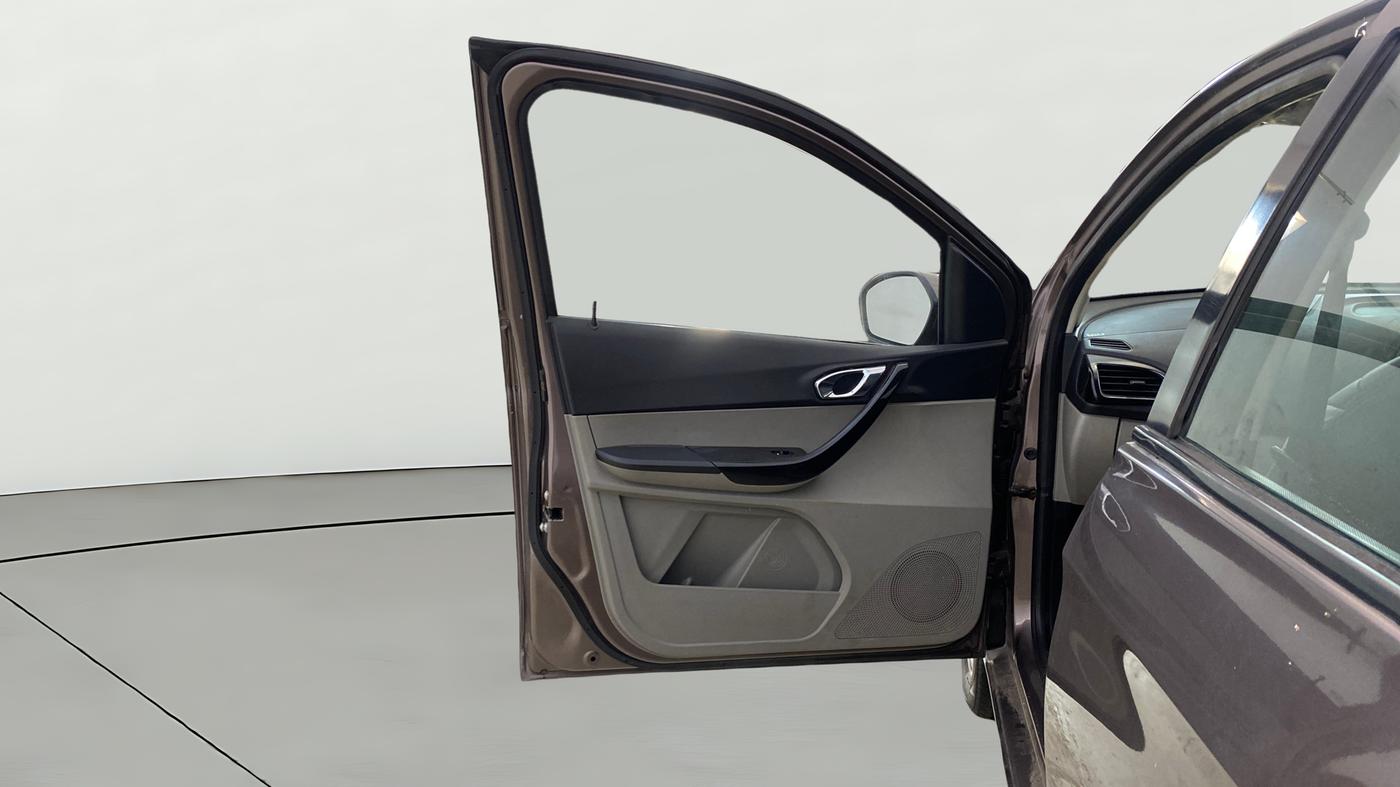 2016 Tata Tiago XZ PETROL, Petrol, Manual, 22,604 km, LHS Front Door