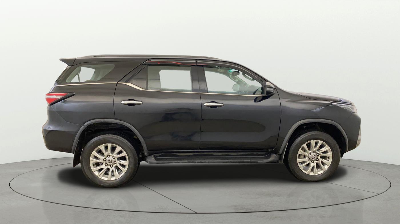 2023 Toyota Fortuner 4X4 AT 2.8 DIESEL, Diesel, Automatic, 83,884 km, Right Side View