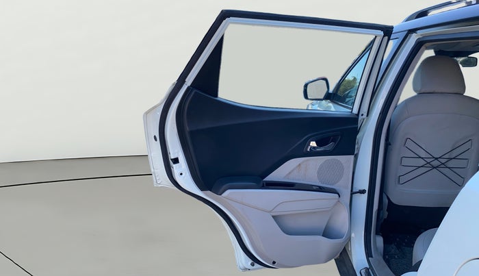 2022 Mahindra XUV300 W8 (O) 1.2 PETROL AMT, Petrol, Automatic, 36,068 km, LHS Rear Door