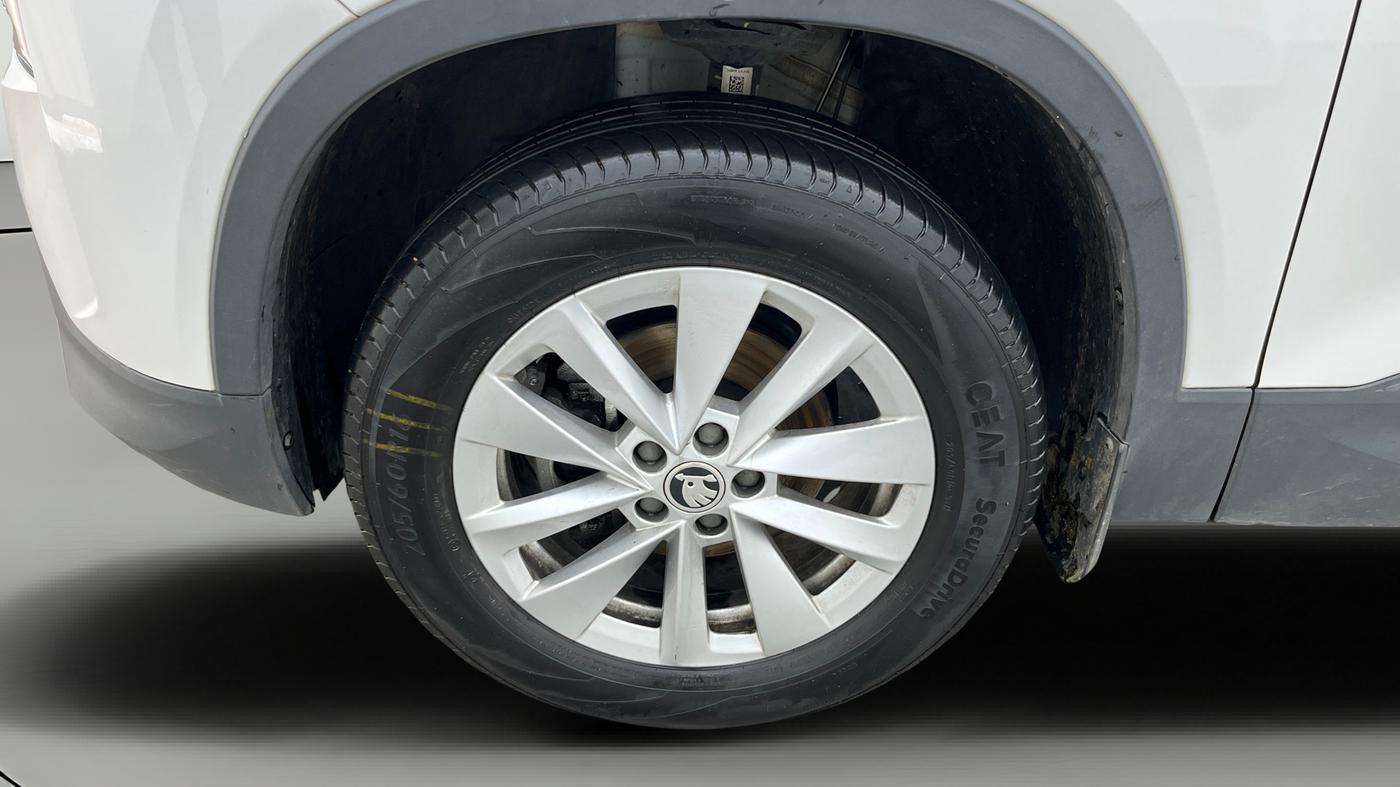 2025 Skoda Kylaq Signature, Petrol, Manual, 15,643 km, Left Front Wheel