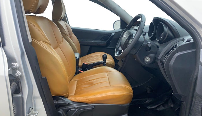 2019 Mahindra XUV500 W5, Diesel, Manual, 39,904 km, Right Side Front Door Cabin