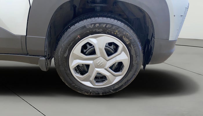 2024 Maruti BREZZA LXI S- CNG, CNG, Manual, 39,904 km, Right Front Wheel