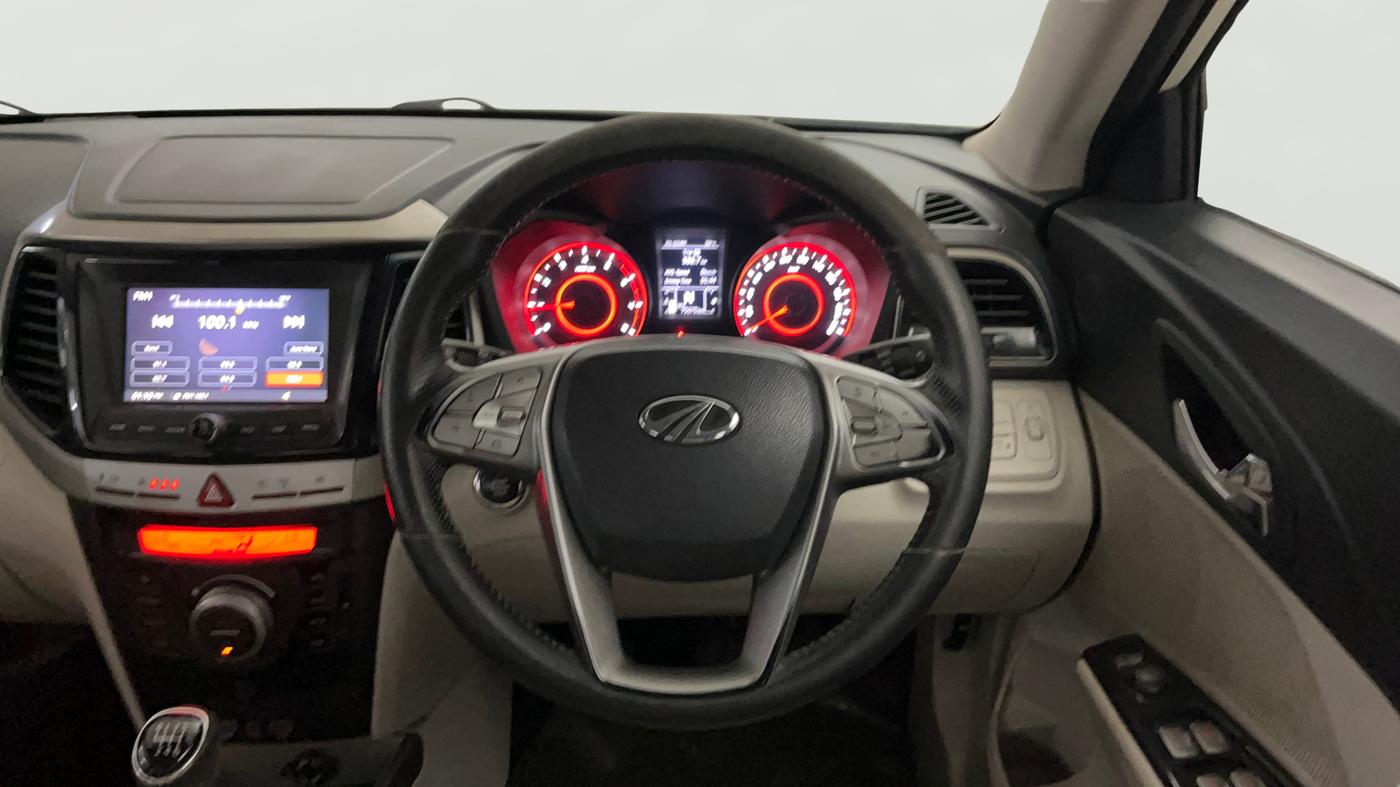 2019 Mahindra XUV300 W8 (O) 1.2 PETROL, Petrol, Manual, 75,026 km, Steering Wheel Close Up