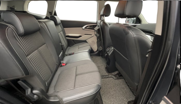 2022 KIA CARENS PRESTIGE 1.5 PETROL 7 STR, Petrol, Manual, 34,307 km, Right Side Rear Door Cabin