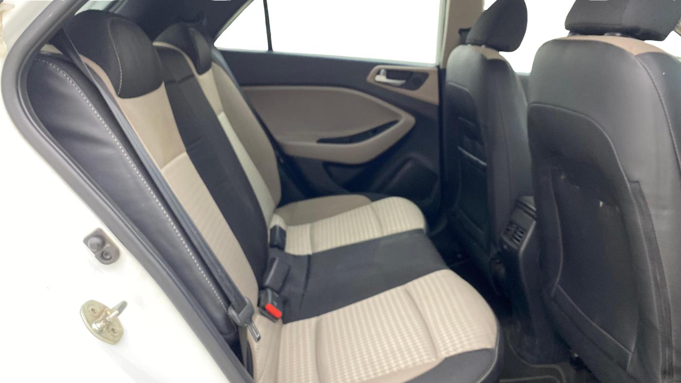 2020 Hyundai Elite i20 SPORTZ PLUS 1.2, Petrol, Manual, 59,841 km, Right Side Rear Door Cabin