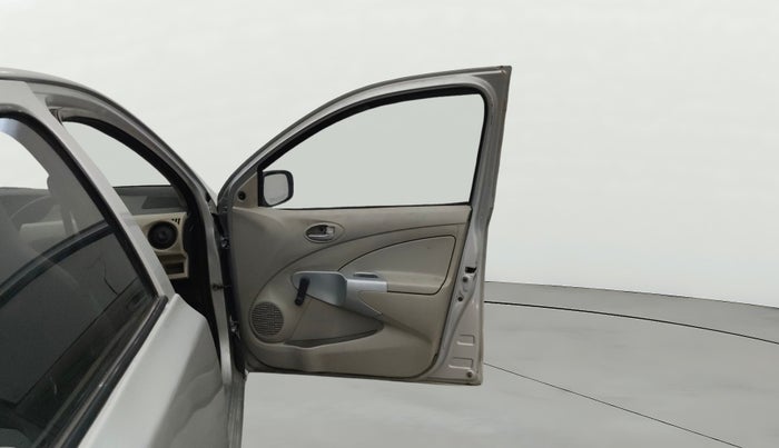 2013 Toyota Etios Liva GD, Diesel, Manual, 1,48,316 km, RHS Front Door