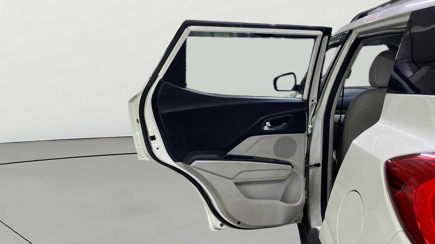 2021 Mahindra XUV300 W8 1.2 PETROL, Petrol, Manual, 67,784 km, LHS Rear Door