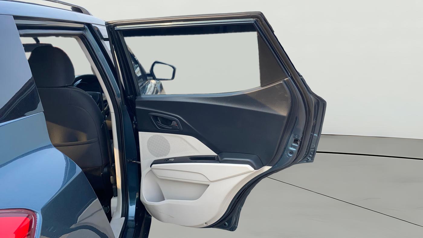 2022 Mahindra XUV300 W6 1.2 PETROL, Petrol, Manual, 19,471 km, RHS Rear Door