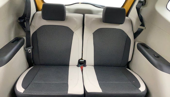 2022 Renault TRIBER RXZ AMT DUAL TONE, Petrol, Automatic, 24,010 km, Third Seat Row ( optional )