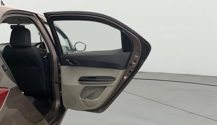 2019 Tata Tiago XZ DIESEL, Diesel, Manual, 1,16,238 km, RHS Rear Door