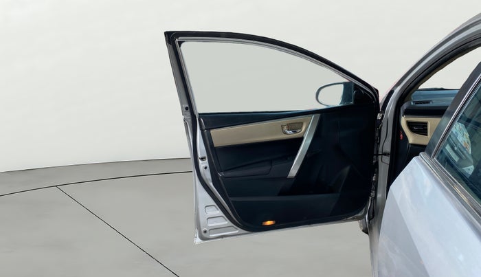 2015 Toyota Corolla Altis VL CVT PETROL, Petrol, Automatic, 1,38,199 km, LHS Front Door