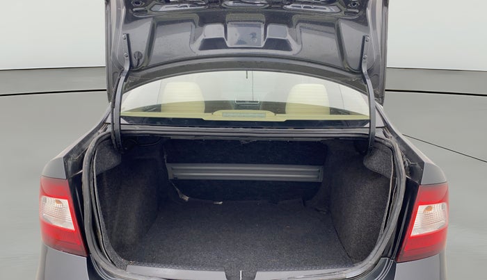 2017 Skoda Rapid AMBITION 1.6 MPI MT, Petrol, Manual, 34,644 km, Boot Open Zoomed View