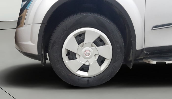 2016 Mahindra XUV500 W6 AT 1.99, Diesel, Automatic, 44,518 km, Left Front Wheel