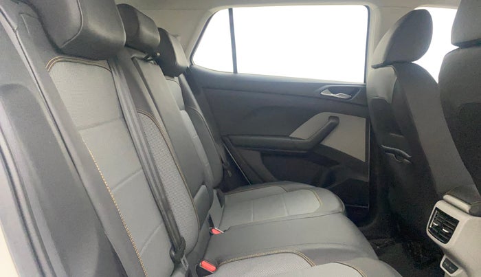 2022 Skoda KUSHAQ STYLE 1.5L TSI MT, Petrol, Manual, 27,212 km, Right Side Rear Door Cabin