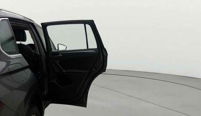 2018 Volkswagen TIGUAN HIGHLINE TDI AT, Diesel, Automatic, 1,41,504 km, RHS Rear Door