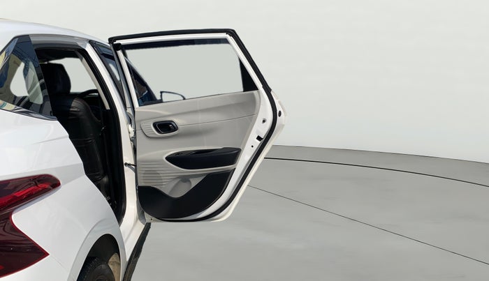 2024 Hyundai NEW I20 Sportz (O) 1.2, Petrol, Manual, 11,965 km, RHS Rear Door