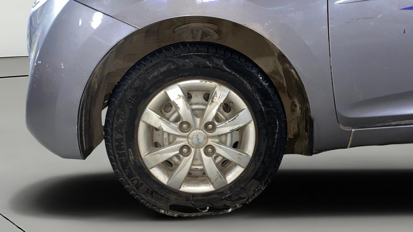 2014 Hyundai Eon ERA +, Petrol, Manual, 33,392 km, Left Front Wheel