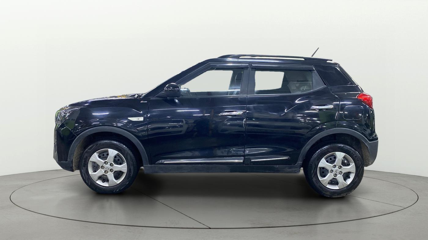 2023 Mahindra XUV300 W6 1.2 PETROL, Petrol, Manual, 13,205 km, Left Side