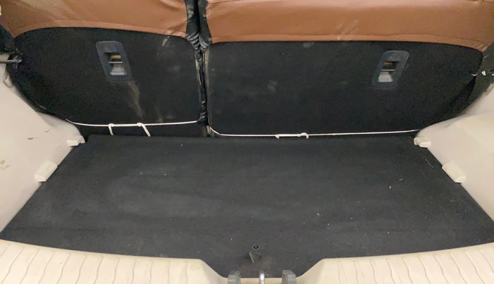 2021 Mahindra XUV300 W8 (O) 1.5 DIESEL AMT, Diesel, Automatic, 1,06,183 km, Boot Open Zoomed View