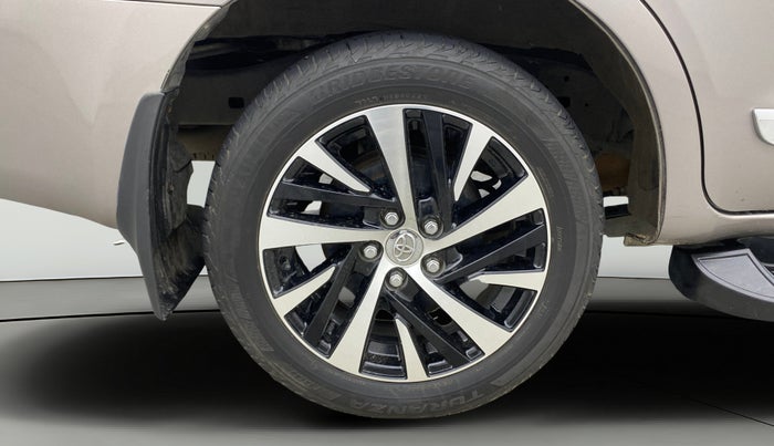 2022 Toyota Innova Crysta 2.7 ZX AT 7 STR, Petrol, Automatic, 32,464 km, Right Rear Wheel