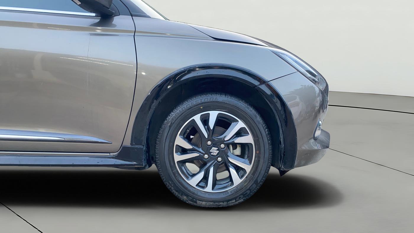 2024 Maruti Swift ZXI PLUS, Petrol, Manual, 31,305 km, Right Front Wheel
