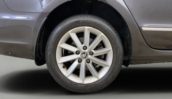 2015 Skoda Superb ELEGANCE 1.8 TSI AT, Petrol, Automatic, 71,139 km, Right Rear Wheel