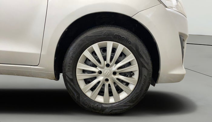 2015 Maruti Ertiga VXI, Petrol, Manual, 54,714 km, Right Front Wheel