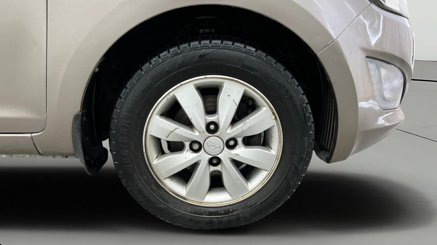 2014 Hyundai i20 SPORTZ 1.2, Petrol, Manual, 69,911 km, Right Front Wheel