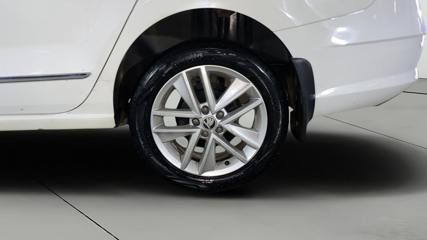 2019 Skoda Rapid STYLE 1.6 MPI AT, Petrol, Automatic, 10,242 km, Left Rear Wheel