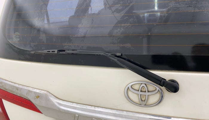 2014 Toyota Innova 2.5 ZX 7 STR, Diesel, Manual, 1,70,000 km, Rear Wiper