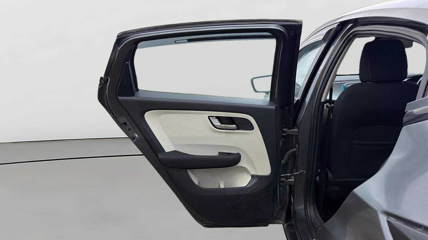 2023 Tata ALTROZ XZA, Petrol, Automatic, 23,796 km, LHS Rear Door