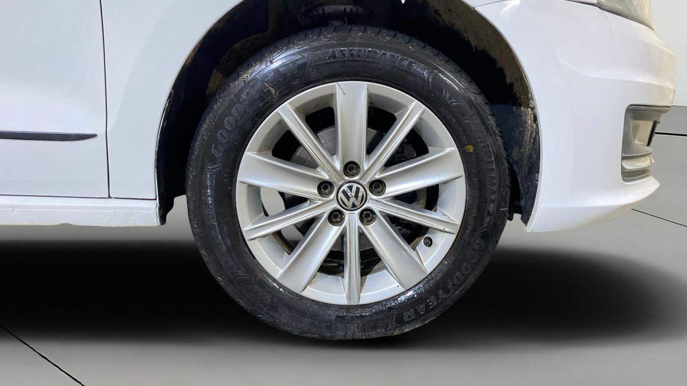 2016 Volkswagen Vento HIGHLINE PETROL AT, Petrol, Automatic, 1,14,318 km, Right Front Wheel