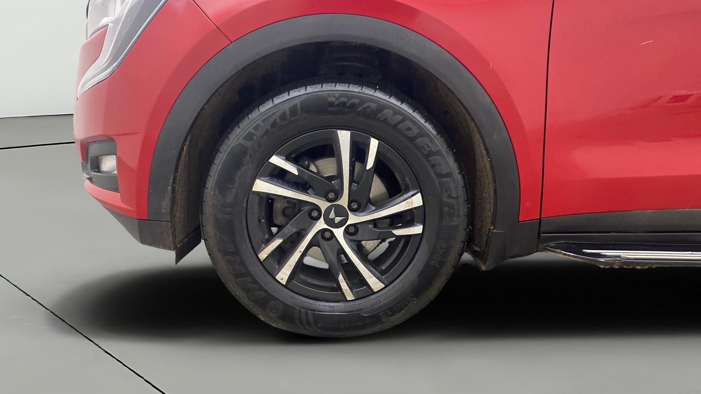 2022 Mahindra XUV700 AX 3 P MT 5 STR, Petrol, Manual, 82,103 km, Left Front Wheel