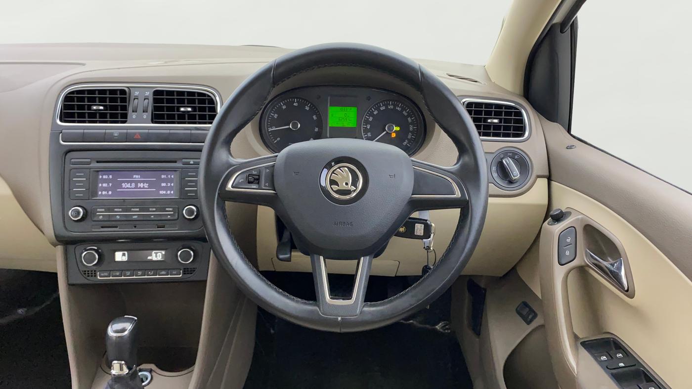 2014 Skoda Rapid ELEGANCE 1.6 MPI AT, Petrol, Automatic, 62,543 km, Steering Wheel Close Up