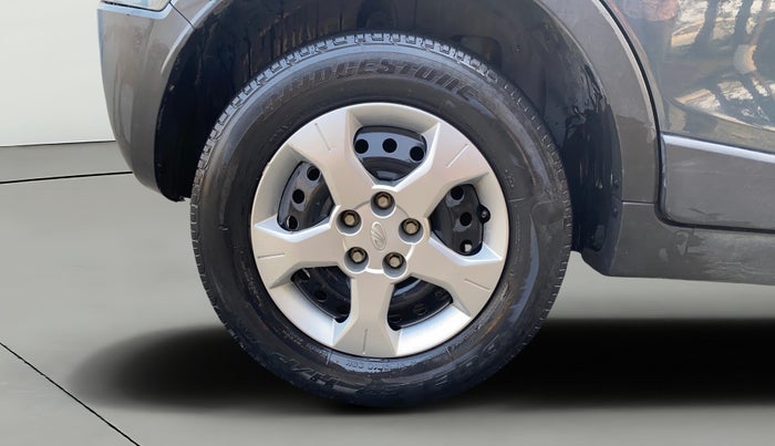 2020 Mahindra XUV300 W6 1.2 PETROL, Petrol, Manual, 57,600 km, Right Rear Wheel