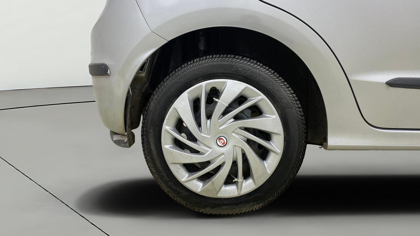 2015 Ford New Figo TREND 1.2 PETROL, Petrol, Manual, 29,990 km, Right Rear Wheel
